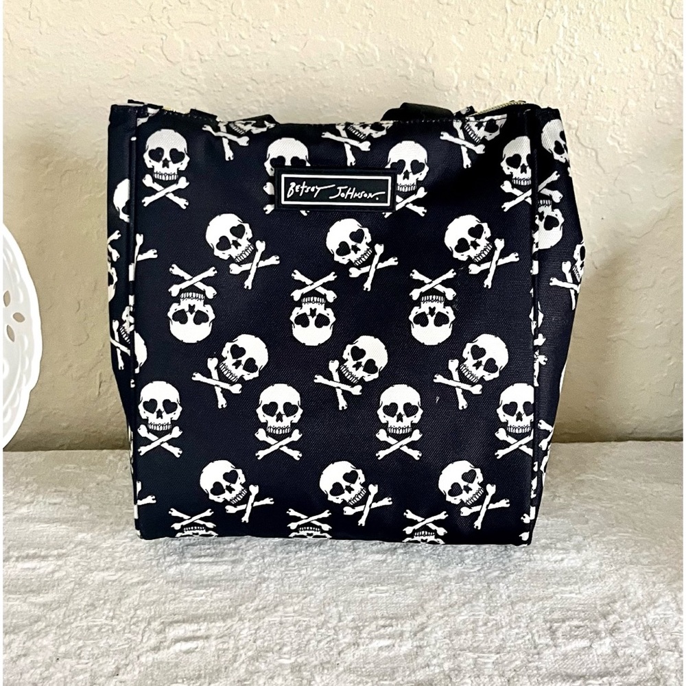 Betsey Johnson🖤 Insulated Skull Lunch Bag🖤